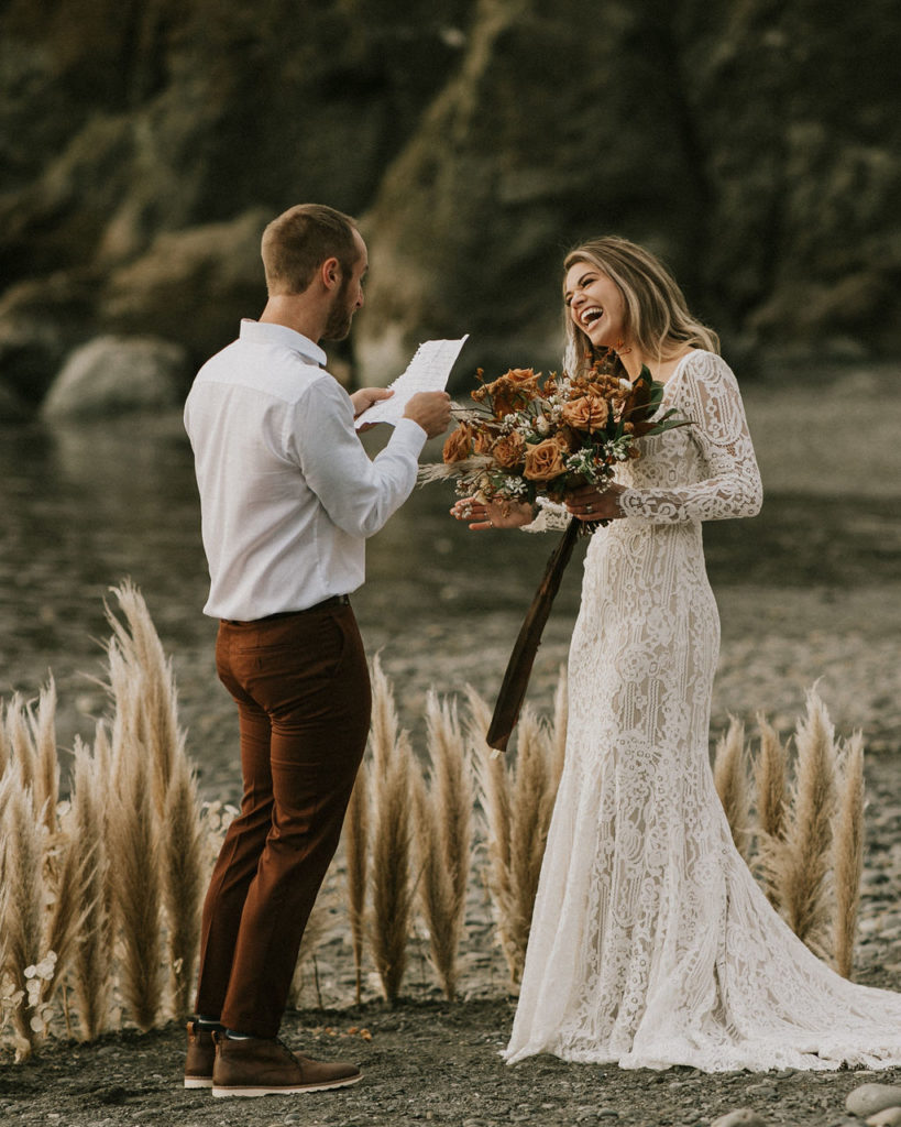 Are you looking to elope in Washington State but wondering how to do it? This blog gives you the exact elopement planning checklist you need